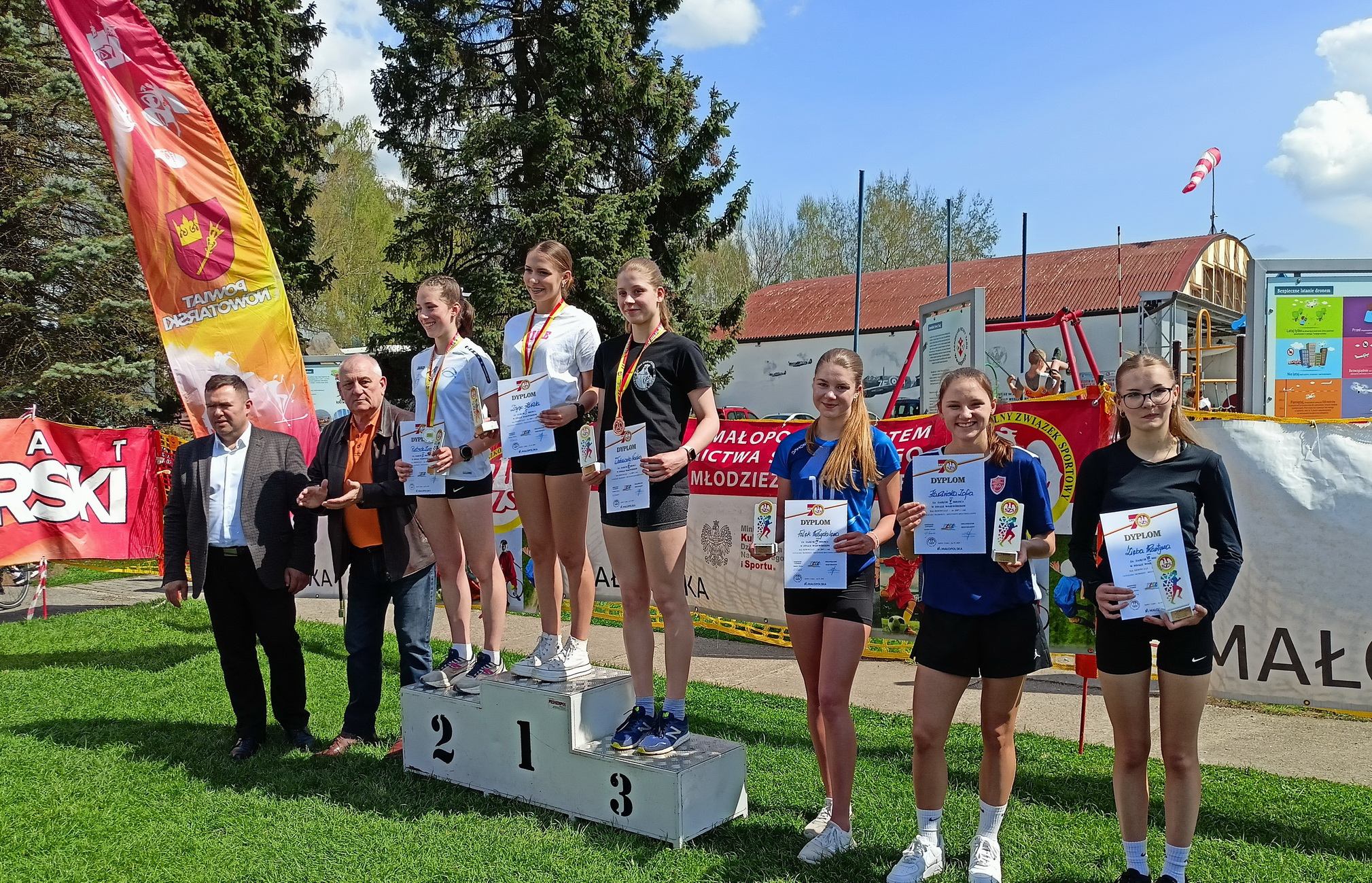 Zdjęcie Biegi przełajowe - finał wojew dziew 04-2025 (5)c891e282-c5a0-492e-a498-ddcd8f56e9b0.jpg w galerii Finał wojewódzki w Drużynowych Biegach Przełajowych